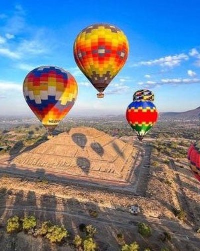Balloons over Teotihuacán